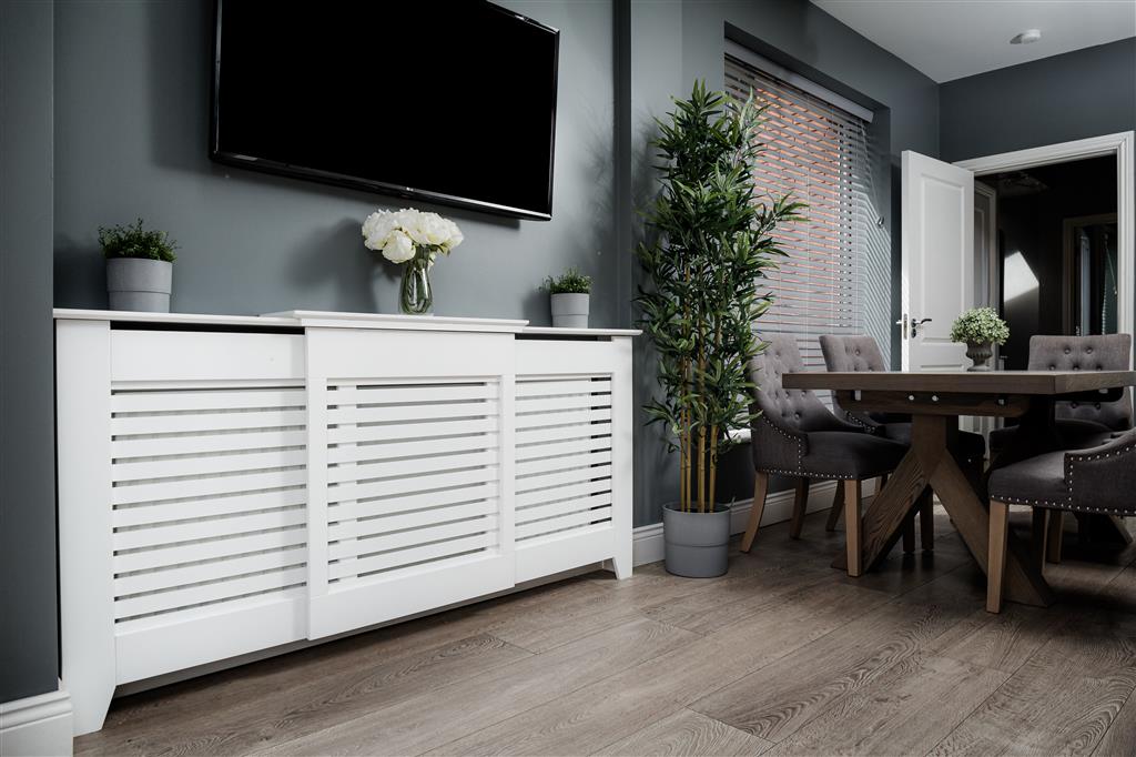 Contemporary Adjust Radiator Cover White Medium