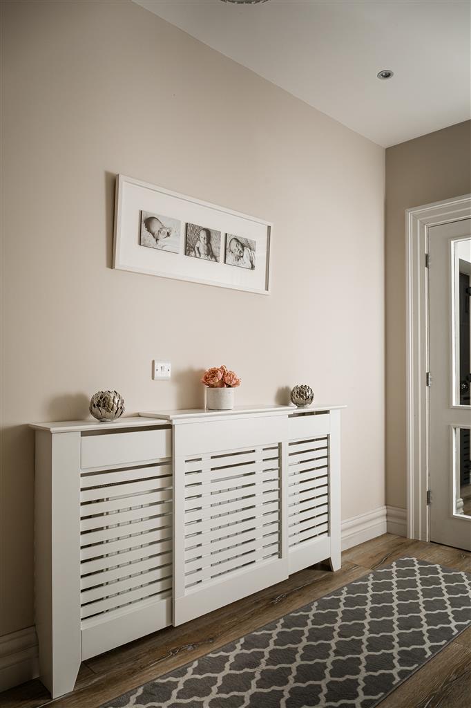 Contemporary Adjust Radiator Cover White Large